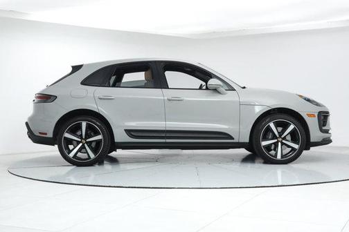2022 Porsche Macan Base