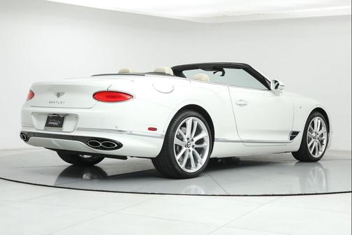 White 2022 Bentley Continental GT V8