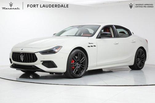 Bianco 2023 Maserati Ghibli Modena