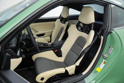 2022 Porsche 911 GT3 w/Touring Package