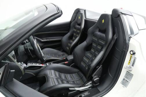 2017 Ferrari 488 Spider Base