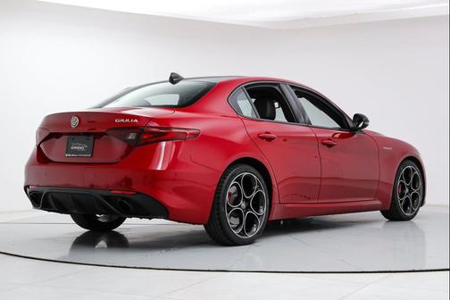 Alfa Rosso 2023 Alfa Romeo Giulia Veloce RWD