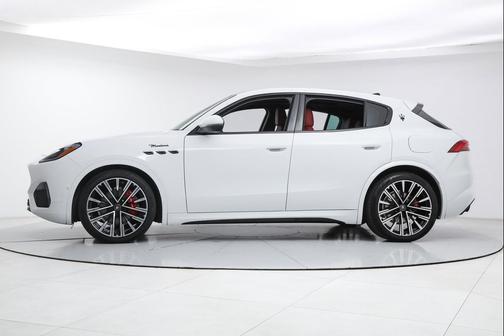 Bianco 2023 Maserati Grecale Modena