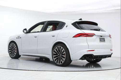 Bianco 2023 Maserati Grecale Modena