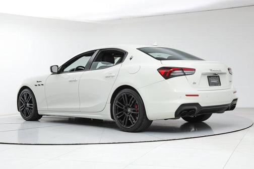 Bianco 2023 Maserati Ghibli Modena