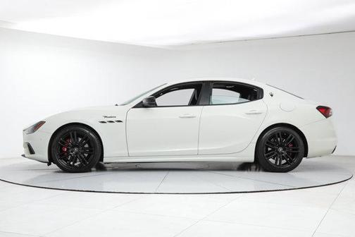 Bianco 2023 Maserati Ghibli Modena
