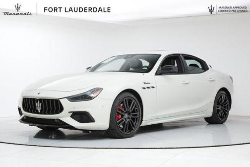 Bianco 2023 Maserati Ghibli Modena