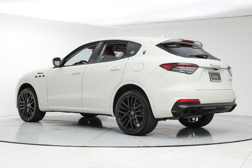 Bianco 2023 Maserati Levante Modena