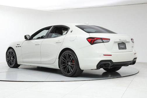 Bianco 2023 Maserati Ghibli Modena Q4