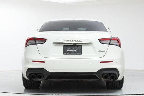 Bianco 2023 Maserati Ghibli Modena Q4