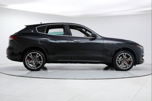 Nero Ribelle Metallic 2023 Maserati Levante GT