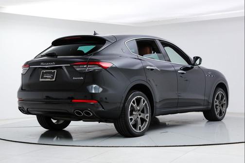 Nero Ribelle Metallic 2023 Maserati Levante GT