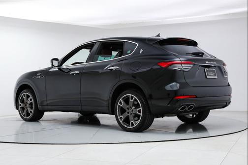 Nero Ribelle Metallic 2023 Maserati Levante GT