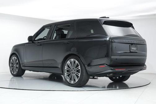 2025 Land Rover Range Rover P400 SE 7 Seat