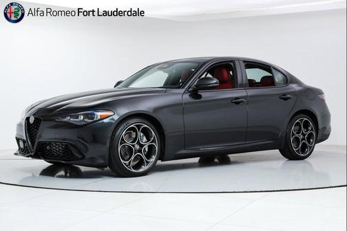 Vulcano Black Metallic 2025 Alfa Romeo Giulia RWD