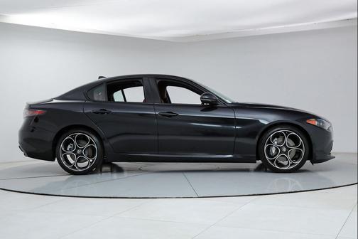 Vulcano Black Metallic 2025 Alfa Romeo Giulia RWD