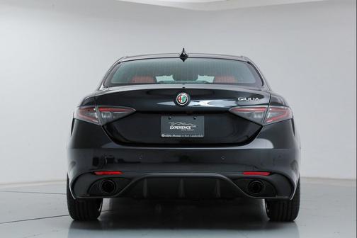 Vulcano Black Metallic 2025 Alfa Romeo Giulia RWD