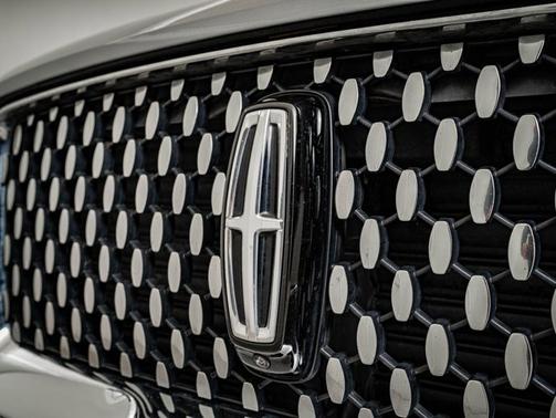 Silver Radiance Metallic Clearcoat 2023 Lincoln Navigator Black Label