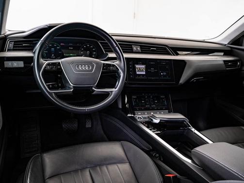 2022 Audi e-tron Premium
