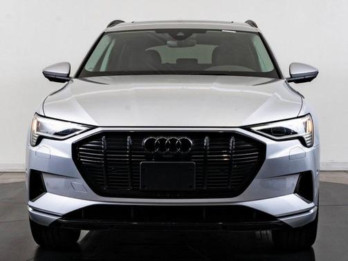 2022 Audi e-tron Premium