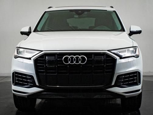 Glacier White Metallic 2023 Audi Q7 Premium Plus