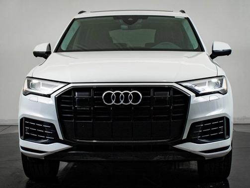 2023 Audi Q7 Premium Plus