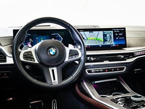 2023 BMW X7 M60i