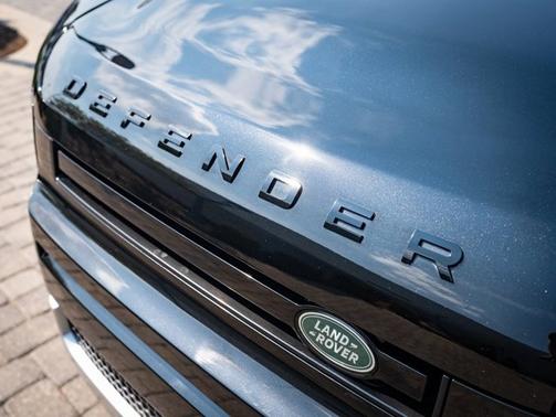 2023 Land Rover Defender SE
