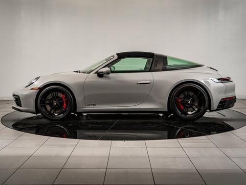 2022 Porsche 911 4 GTS