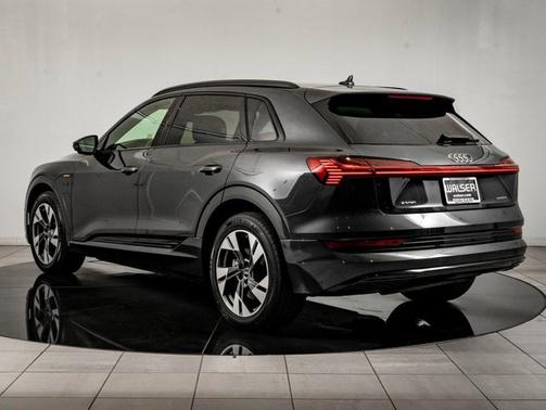 Manhattan Gray Metallic 2021 Audi e-tron Premium