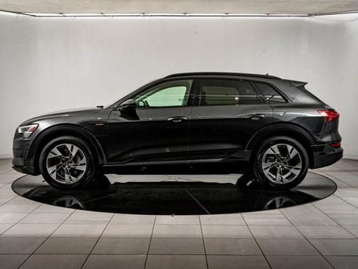 Manhattan Gray Metallic 2021 Audi e-tron Premium