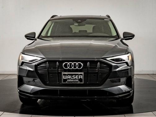 Manhattan Gray Metallic 2021 Audi e-tron Premium