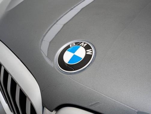 Gray Metallic 2025 BMW X5 xDrive40i
