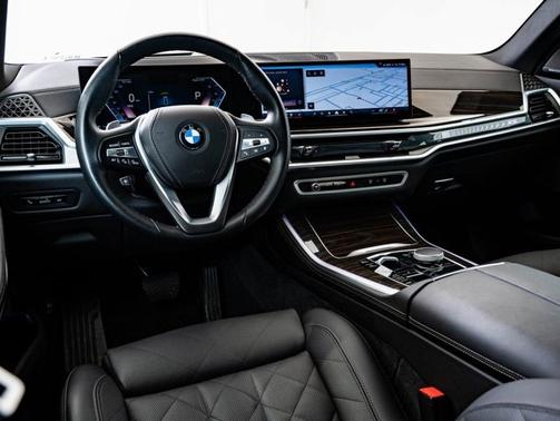 Gray Metallic 2025 BMW X5 xDrive40i