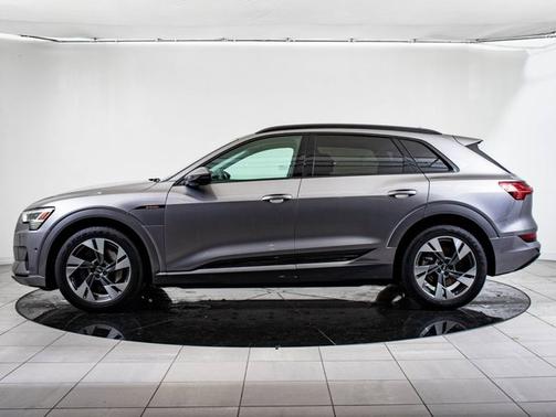 2022 Audi e-tron Premium