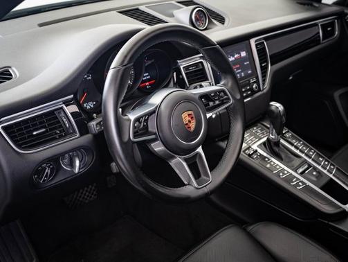 2018 Porsche Macan Base