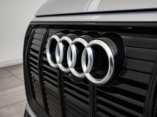 2021 Audi e-tron Premium Plus