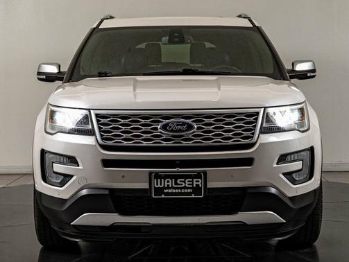 White Platinum Metallic Tri-Coat 2017 Ford Explorer Platinum