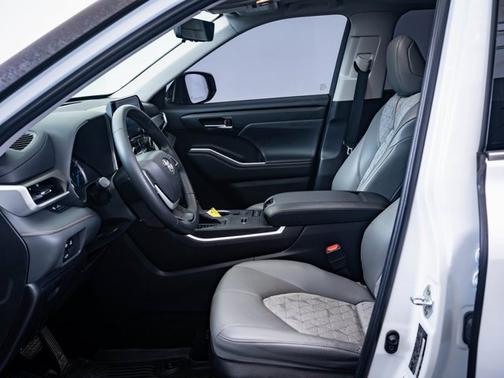2022 Toyota Highlander Hybrid Hybrid Bronze Edition