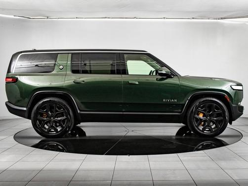 2024 Rivian R1S Adventure