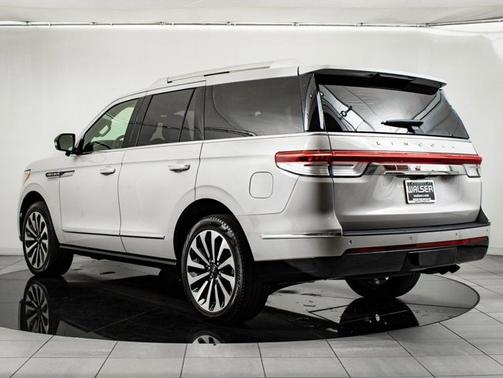 Ceramic Pearl Metallic Tri-Coat 2024 Lincoln Navigator Reserve