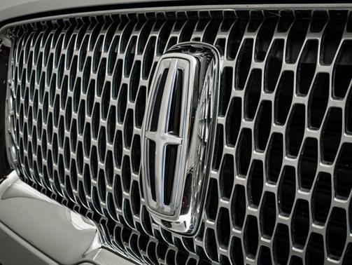 Ceramic Pearl Metallic Tri-Coat 2024 Lincoln Navigator Reserve