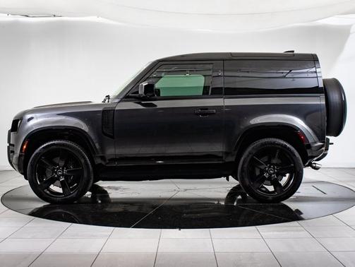 2023 Land Rover Defender V8
