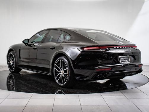 2022 Porsche Panamera Turbo S