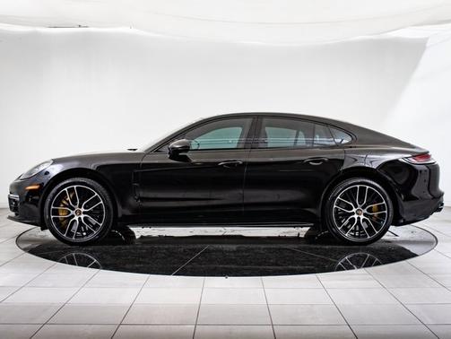 2022 Porsche Panamera Turbo S