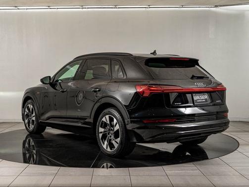 2022 Audi e-tron Premium