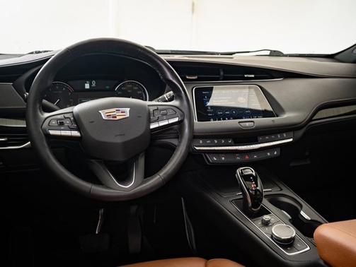 2021 Cadillac XT4 FWD Premium Luxury