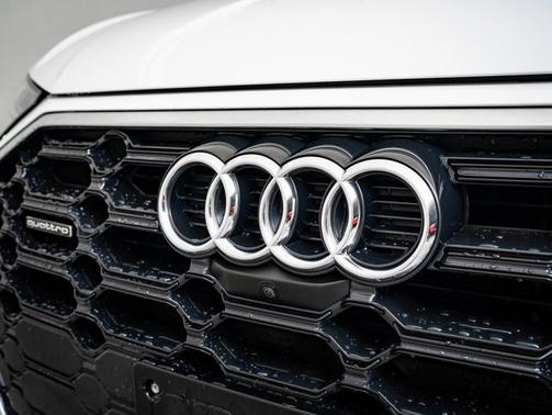 2022 Audi Q5 S line Premium Plus