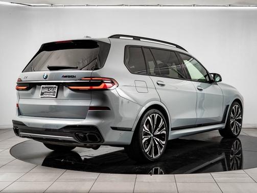 2023 BMW X7 M60i