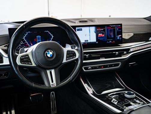 2023 BMW X7 M60i